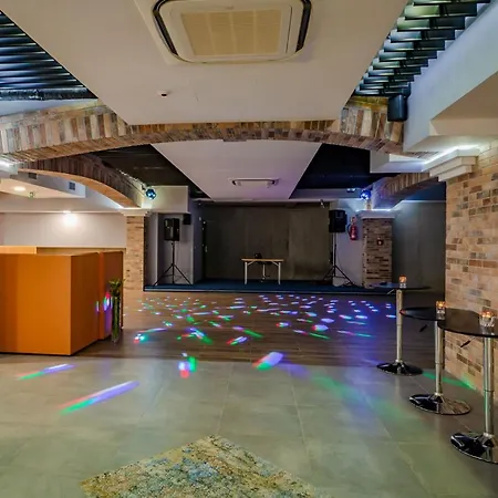 Hotel Paryski Art & Business - Basen Jacuzzi Sauna Malpi Gaj 4*