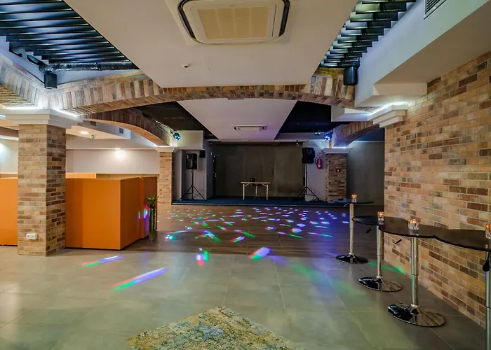 Hotel Paryski Art & Business - Basen Jacuzzi Sauna Malpi Gaj 4*